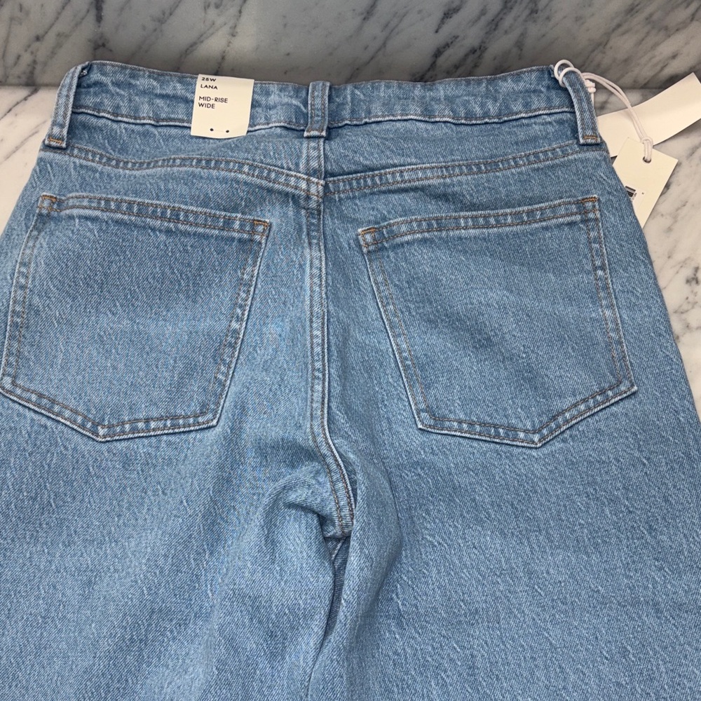 NWT-Aritzia Denim Forum Women's size 25 Mid rise wide leg Jeans. trendy